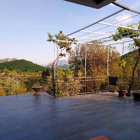 Country House "Lipa" Komarno Вирпазар Экстерьер фото