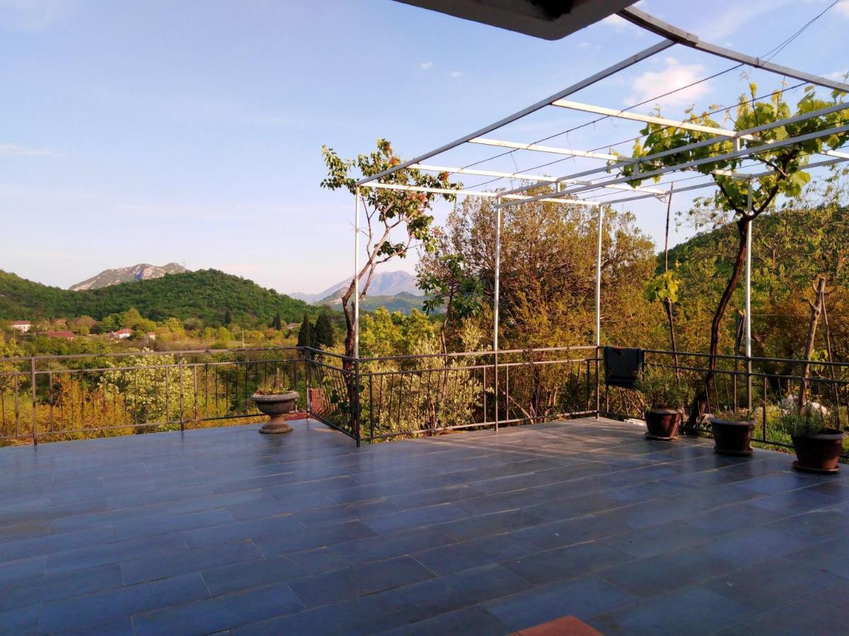 Country House "Lipa" Komarno Вирпазар Экстерьер фото